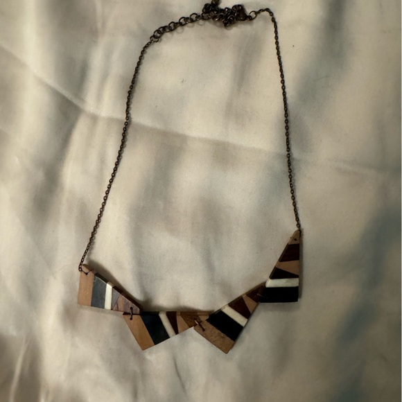 ❄️ Abstract Wood and Stone Triangle Necklace - Picture 2 of 3